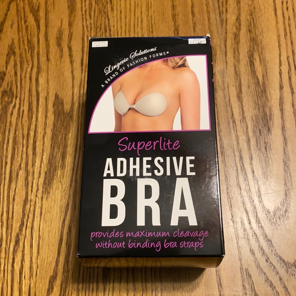 Adhesive bra